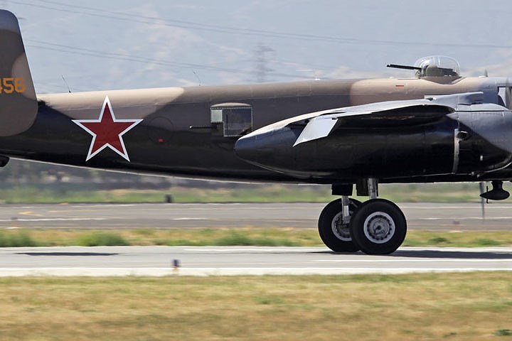 Hệ thống súng máy gắn trên máy bay ném bom B-25J của Mỹ